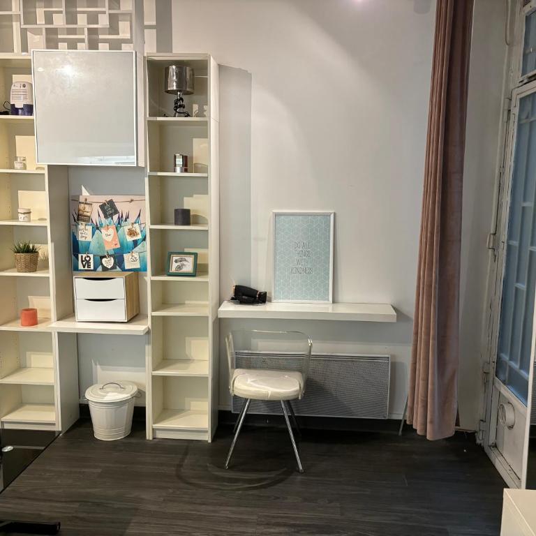 Place de la Bastille - One-Bedroom Apartment - 4
