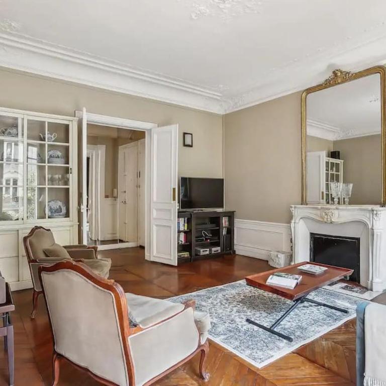 Elégant appartement parisien - Three-Bedroom Deluxe Apartment - 4