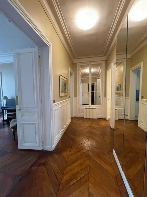 Elégant appartement parisien - Three-Bedroom Deluxe Apartment - 8