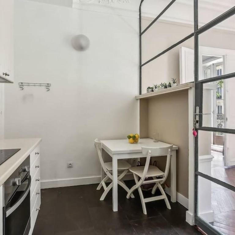 Elégant appartement parisien - Three-Bedroom Deluxe Apartment - 14