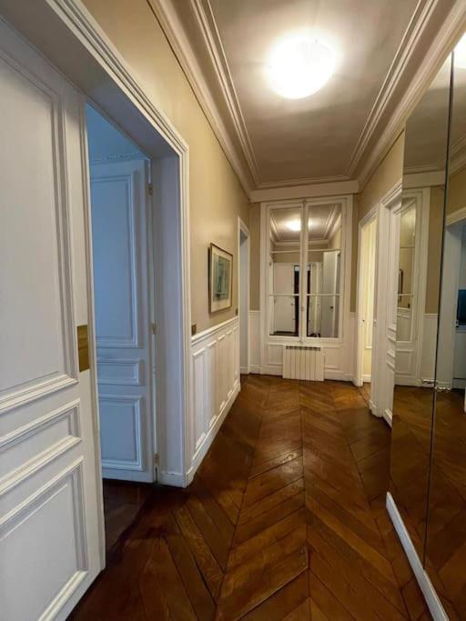 Elégant appartement parisien - Three-Bedroom Deluxe Apartment - 16