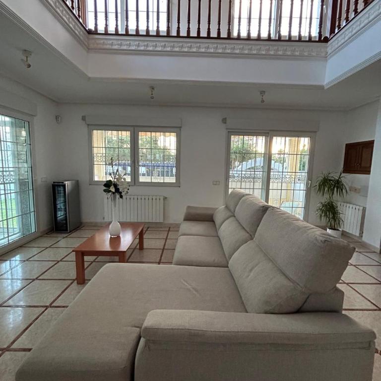 Villa con Piscina Privada en Torrevieja - Villa - 10