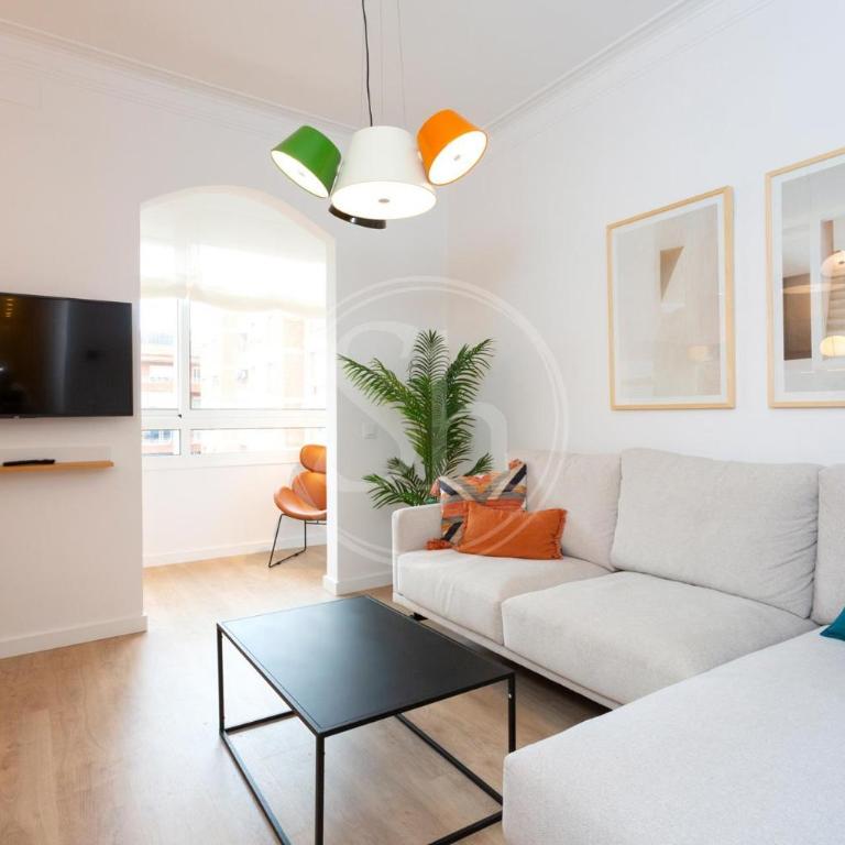 City center Eixample - Three-Bedroom Apartment - 1