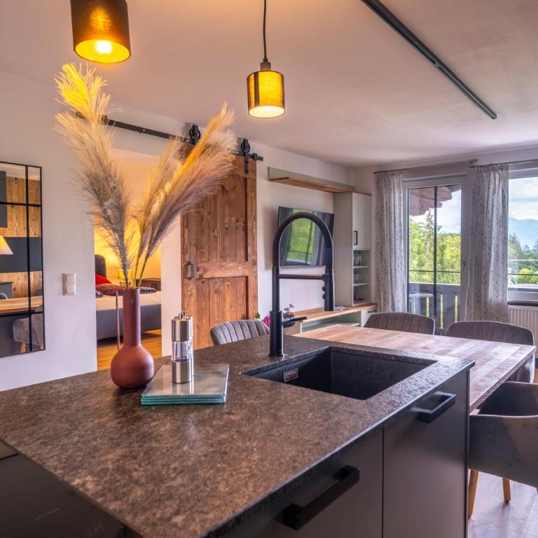 Wolfgangsee Appartements - Panorama Blick, Parkplatz, Balkon - One-Bedroom Apartment with Balcony and Mountain View - 2