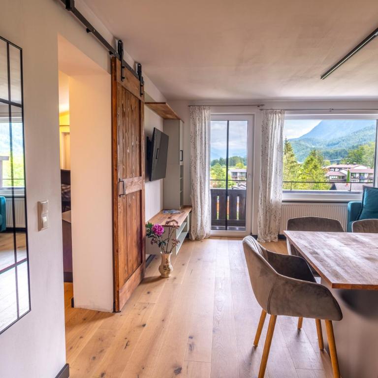 Wolfgangsee Appartements - Panorama Blick, Parkplatz, Balkon - One-Bedroom Apartment with Balcony and Mountain View - 1