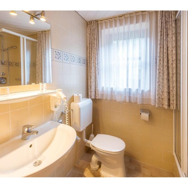 Landhotel Almrösl im Großarltal - Doppelzimmer mit Balkon - 1