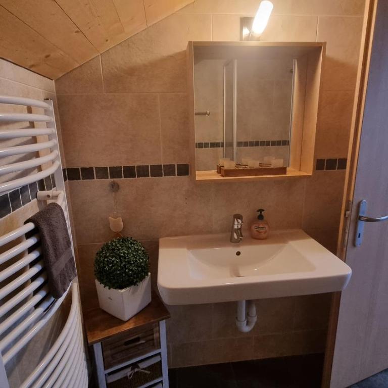 Chalet Chanso - Doppelzimmer mit Gemeinschaftsbad - 1