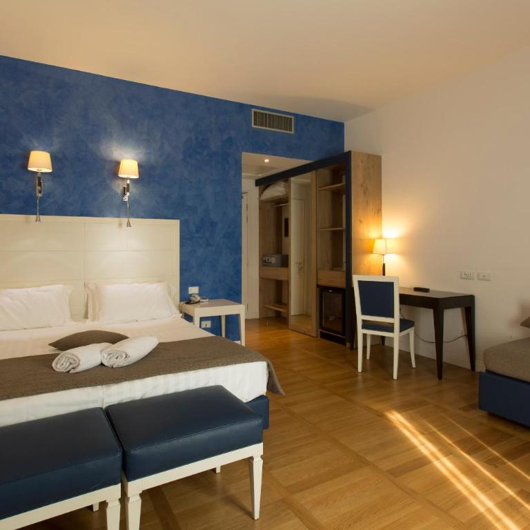 Floris Hotel - Camera Quadrupla Deluxe - 8