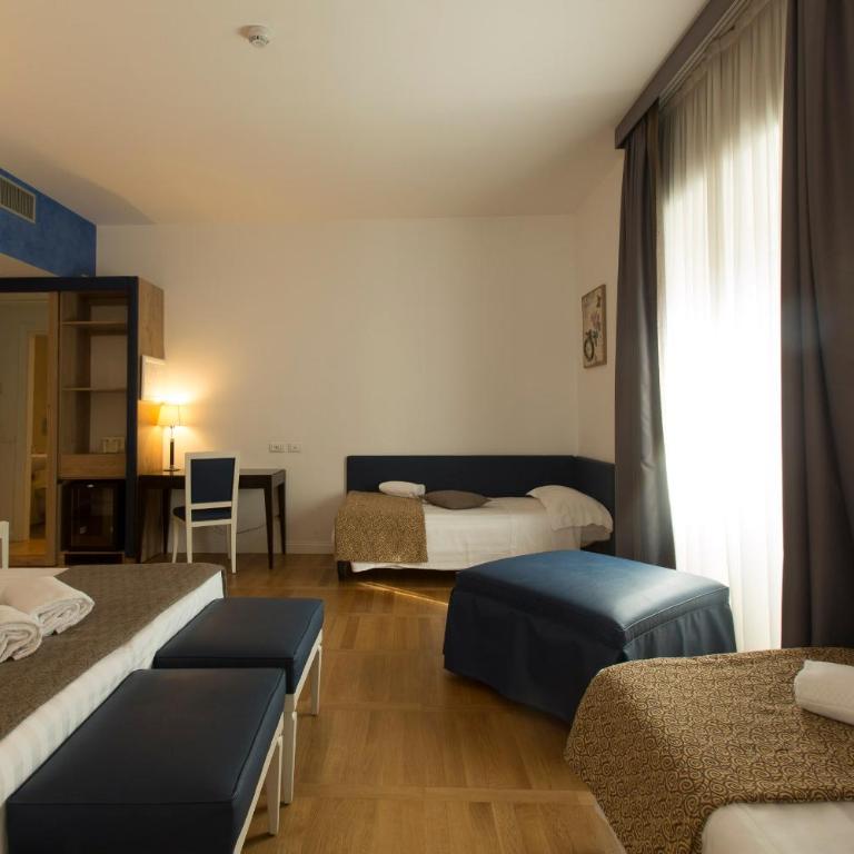 Floris Hotel - Camera Quadrupla Deluxe - 12