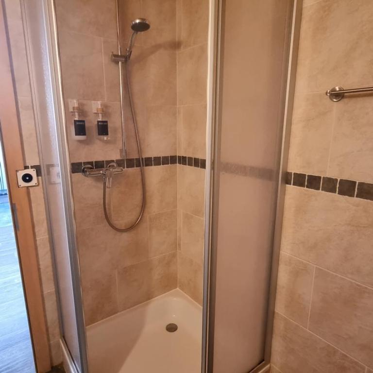 Chalet Chanso - Doppelzimmer mit Gemeinschaftsbad - 2
