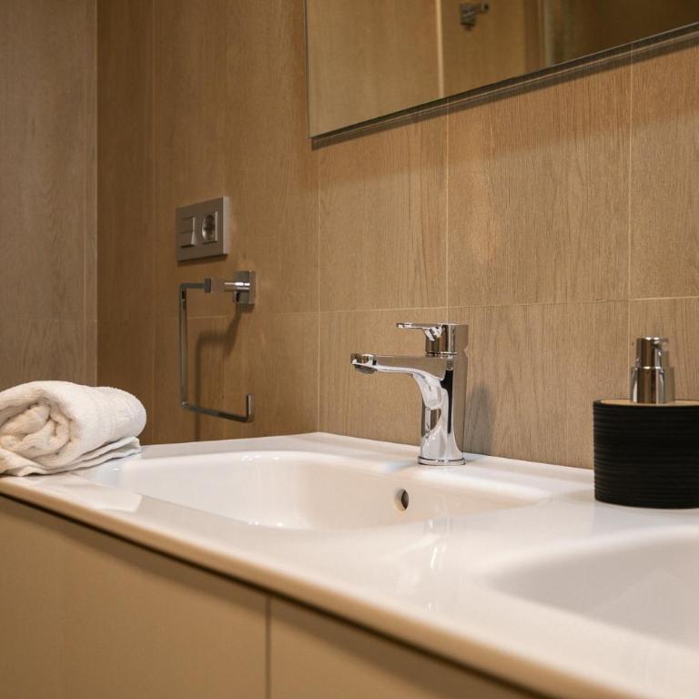 Ático Granada Piscina y Parking - Two-Bedroom Apartment with Private Pool - 14