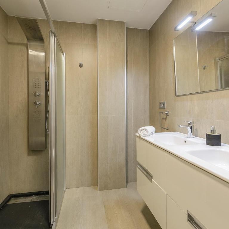 Ático Granada Piscina y Parking - Two-Bedroom Apartment with Private Pool - 13