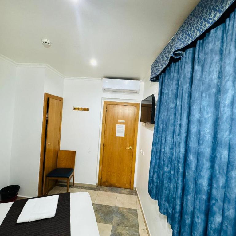 Hostal Mont Thabor - Habitación Doble Superior con ventana - 3