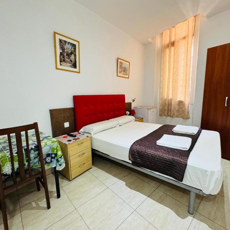 Hostal Mont Thabor - Habitación Doble Superior con ventana - 13