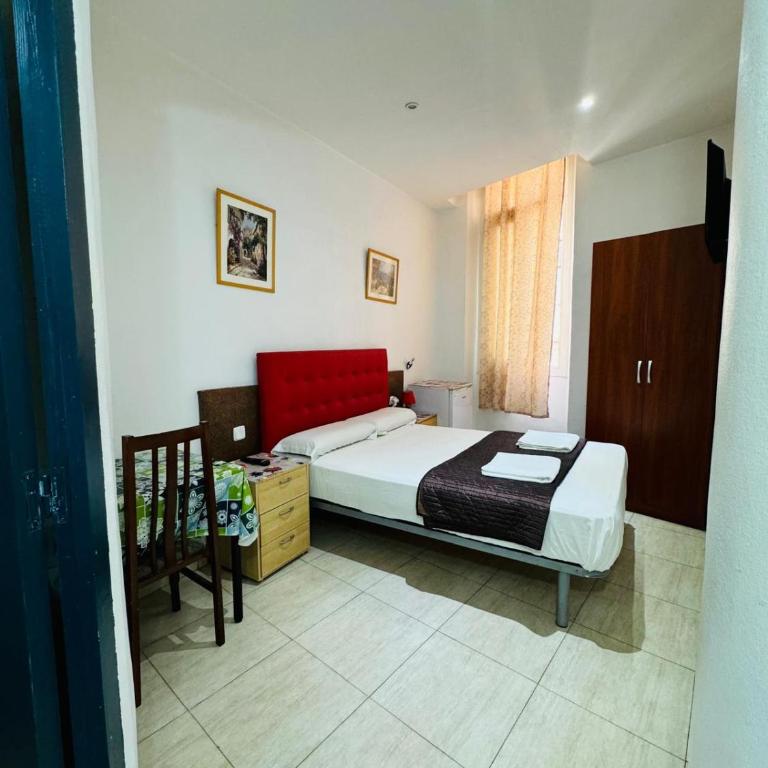 Hostal Mont Thabor - Habitación Doble Superior con ventana - 12