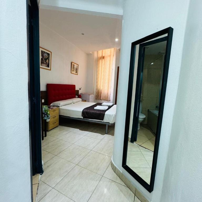 Hostal Mont Thabor - Habitación Doble Superior con ventana - 10