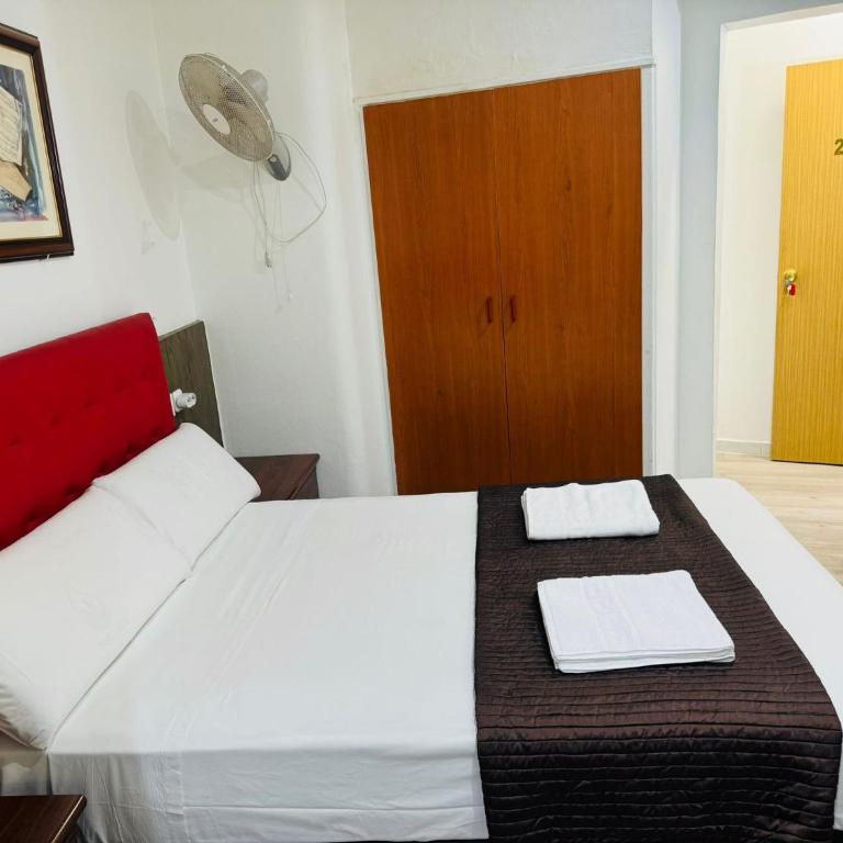Hostal Mont Thabor - Habitación Doble Superior con ventana - 17
