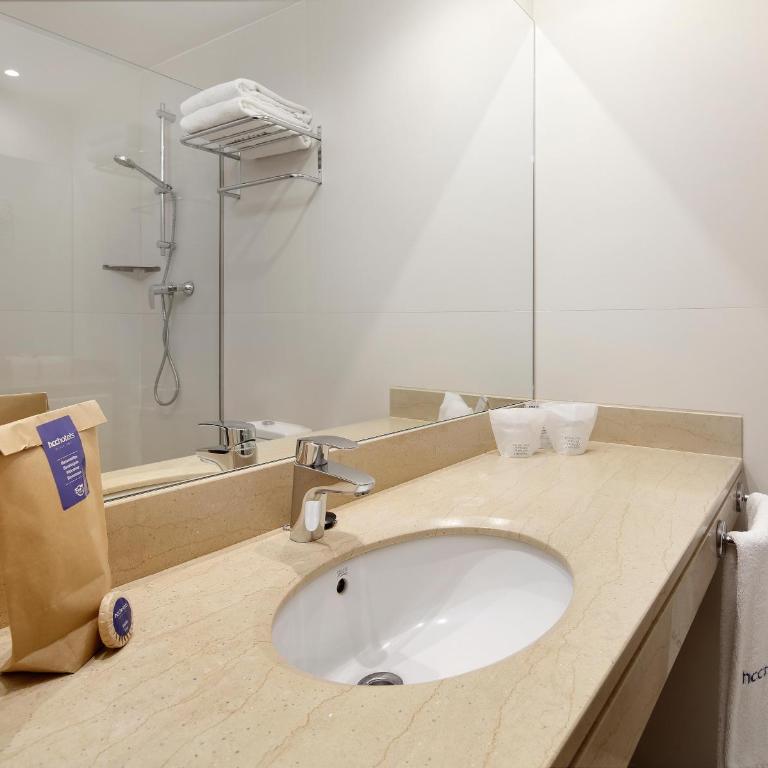 HCC Taber - Twin Room - 12