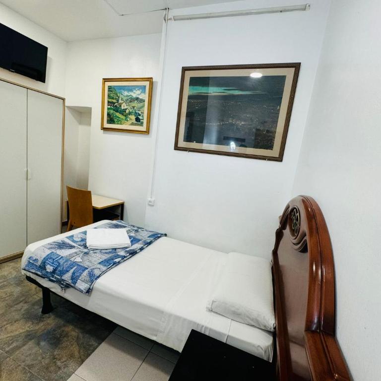 Hostal Mont Thabor - Habitación Individual Amplia - 1