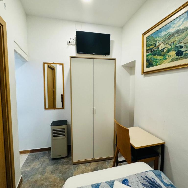 Hostal Mont Thabor - Habitación Individual Amplia - 3