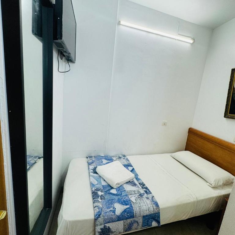 Hostal Mont Thabor - Habitación Individual con baño privado - 1
