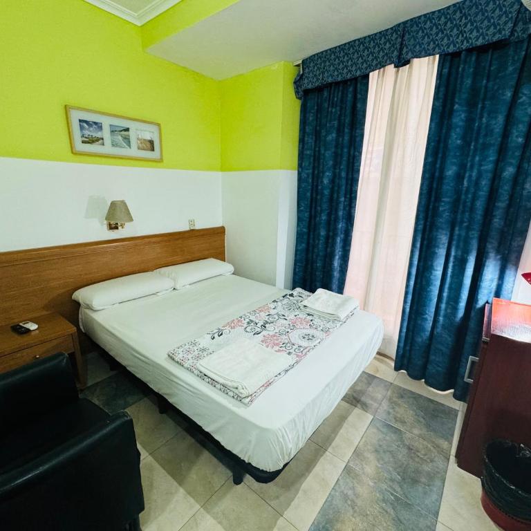 Hostal Mont Thabor - Habitación Doble Superior con balcón - 2