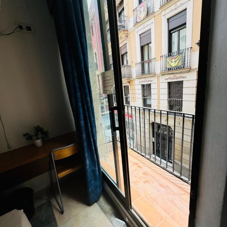 Hostal Mont Thabor - Habitación Doble Superior con balcón - 8