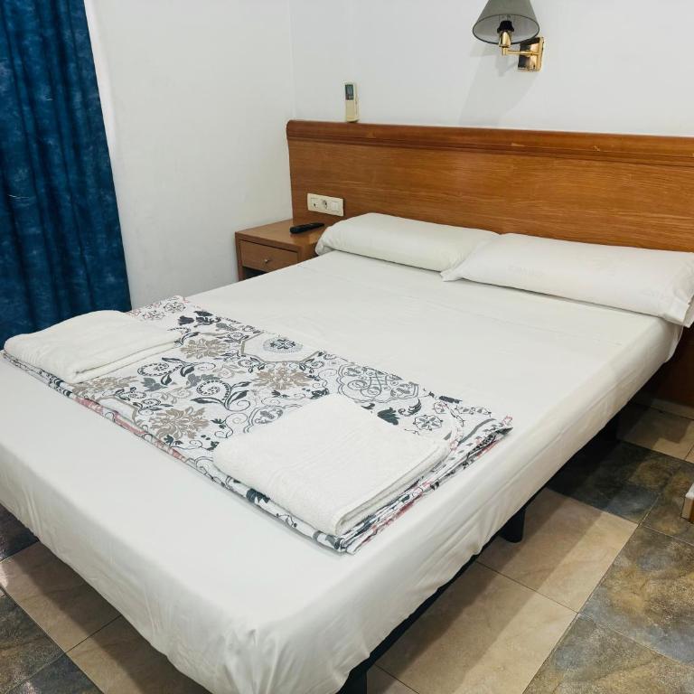 Hostal Mont Thabor - Habitación Doble Superior con balcón - 7