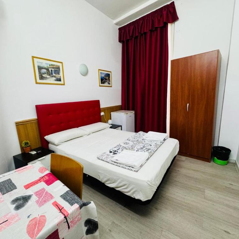 Hostal Mont Thabor - Habitación Doble Superior con balcón - 20