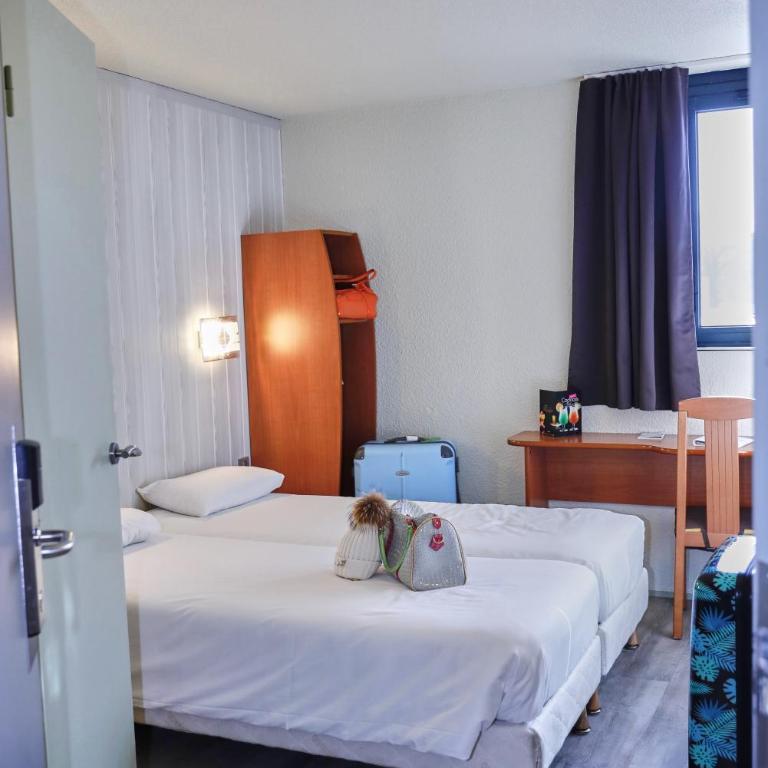 Brit Hotel Chambery - Chambre Familiale Standard - 2