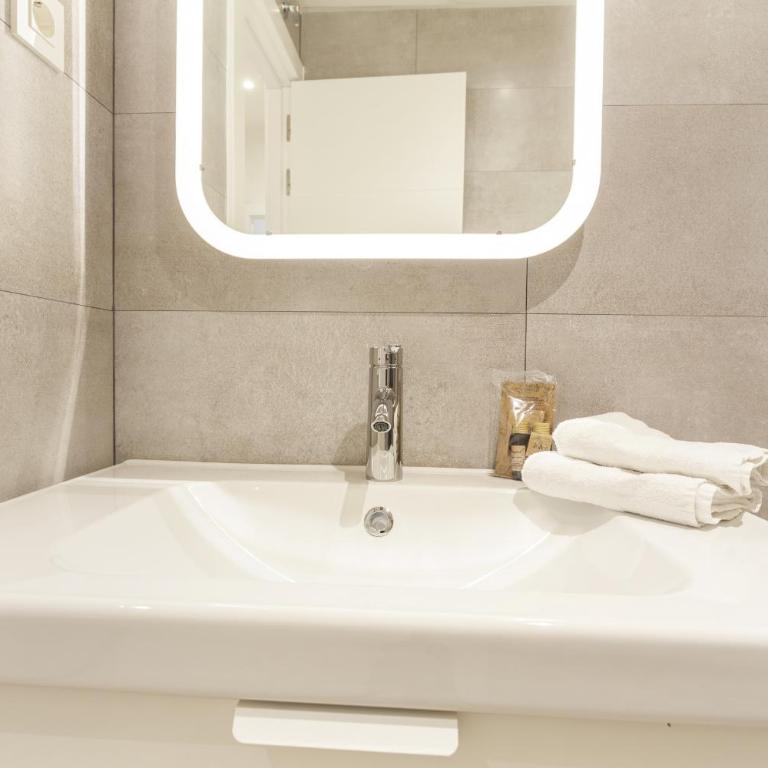 Universidad en Madrid - Two-Bedroom Apartment V - 17