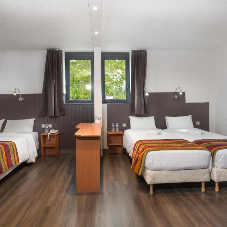 Brit Hotel Chambery - Chambre Quadruple - Accessible aux Personnes à Mobilité Réduite - 4