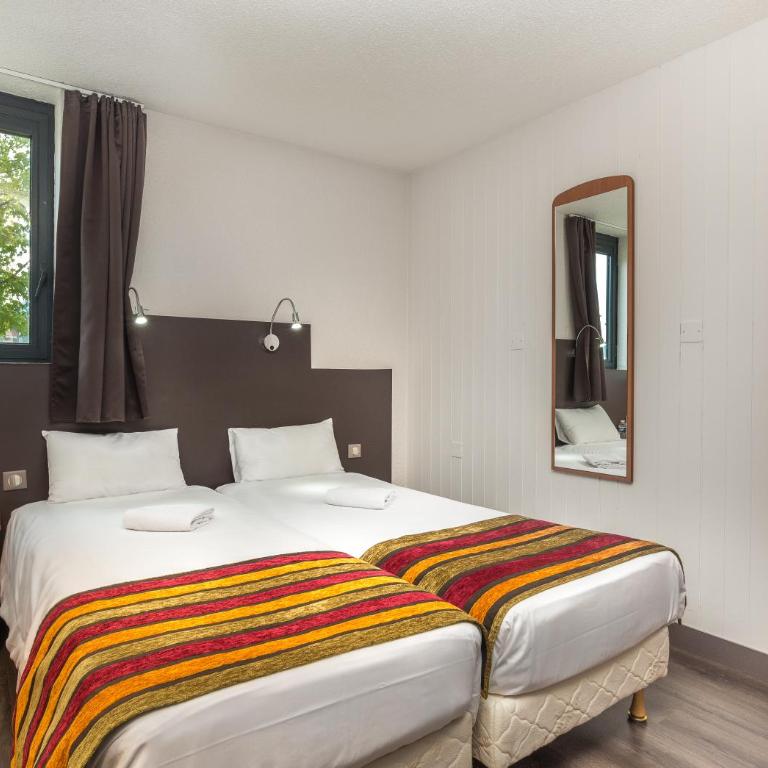 Brit Hotel Chambery - Chambre Quadruple - Accessible aux Personnes à Mobilité Réduite - 5