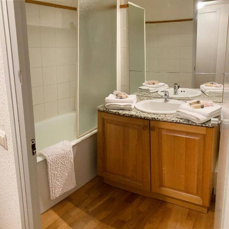 Studio 2 personnes avec Terrasse Literie-Serviettes-Ménage Fin de Séjour INCLUS - Studio - Vue sur Montagne - 5