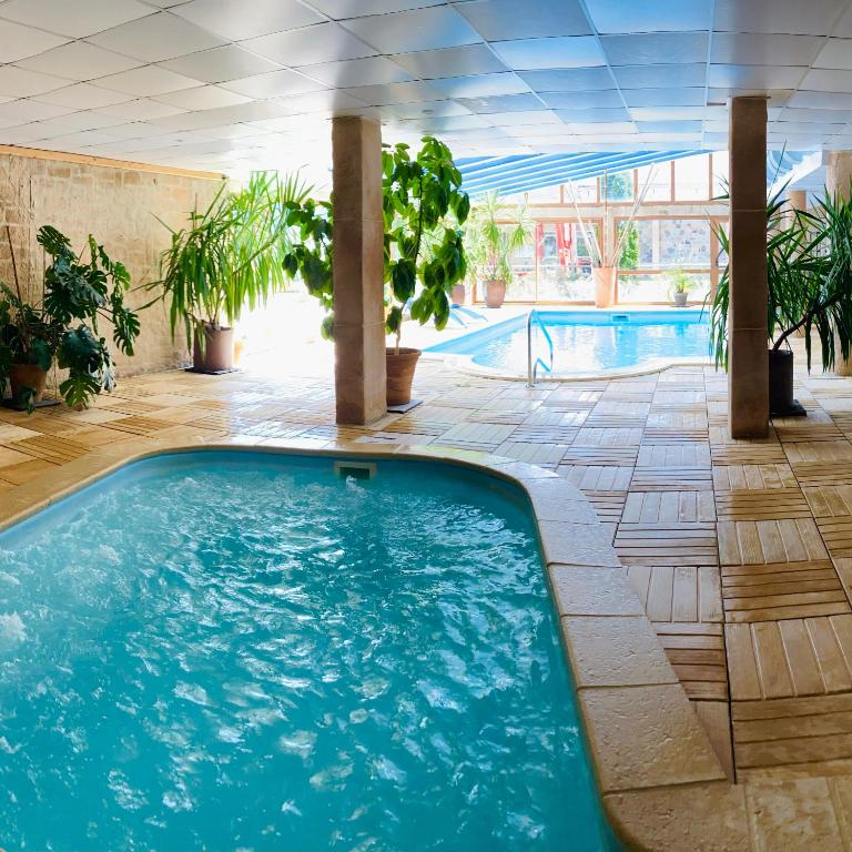 Studio 2 personnes avec Terrasse Literie-Serviettes-Ménage Fin de Séjour INCLUS - Studio - Vue sur Montagne - 1