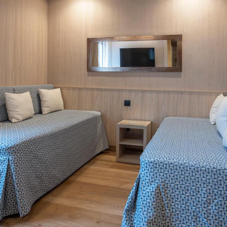 Hotel Rialto - Standard Quadruple Room - 22