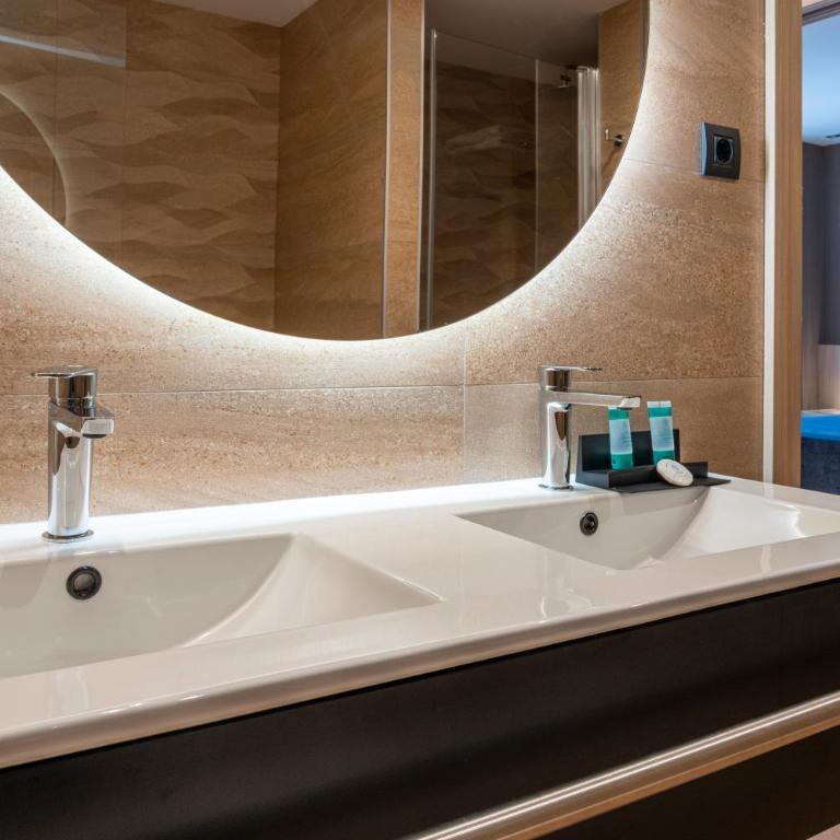 Hotel Rialto - Standard Quadruple Room - 20