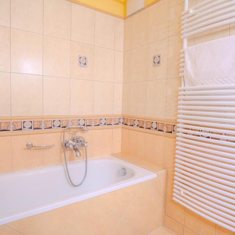 Haus Anna Appartementhaus - Kärnten Card im Sommer inklusive - - Studio-Apartment mit Balkon - 5