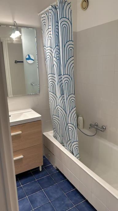 Grand 3p pieces au calme dans residence avec piscine, restaurant, tennis, climatisation - Appartement 2 Chambres - 22