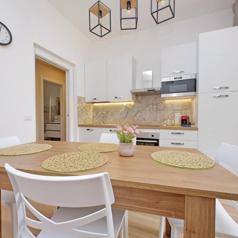 Prestigious Re di Roma Apartment - Two-Bedroom Apartment - 26