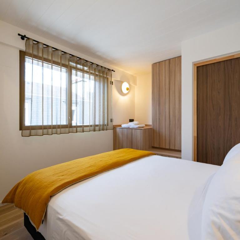 Les Suites 7 Anges - Vue Cathédrale, Parking & Centre Historique Reims - Two-Bedroom Suite JOSEPHA with Terrace - 9