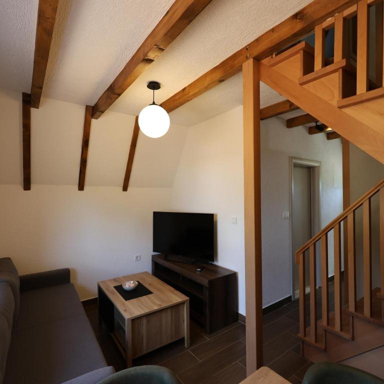 Mountain Oasis - Vacation Home - 4