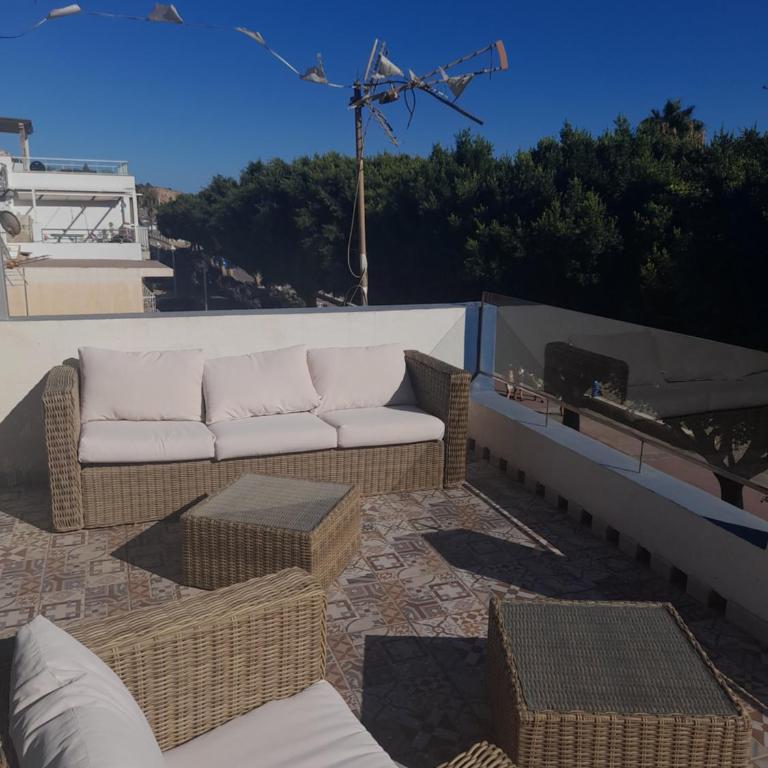 BEACHFRONT APARTMENT with TERRACE 1ST LINE - Apartamento con vistas al mar - 8