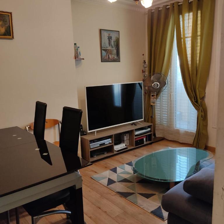 Appartement spacieux avec une belle vue sur le Tribunal de Paris - Apartamento de 1 dormitorio - 1