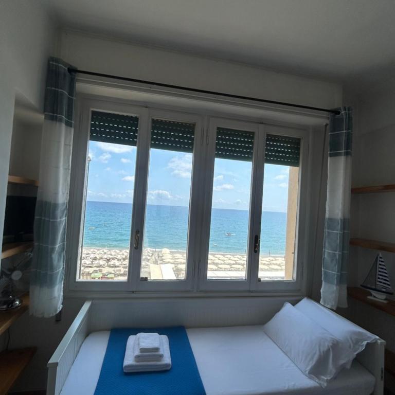 VISTA MARE SAVONA "Posto auto e ombrellone con due sdraio compreso" - Appartamento con 1 Camera da Letto - 17