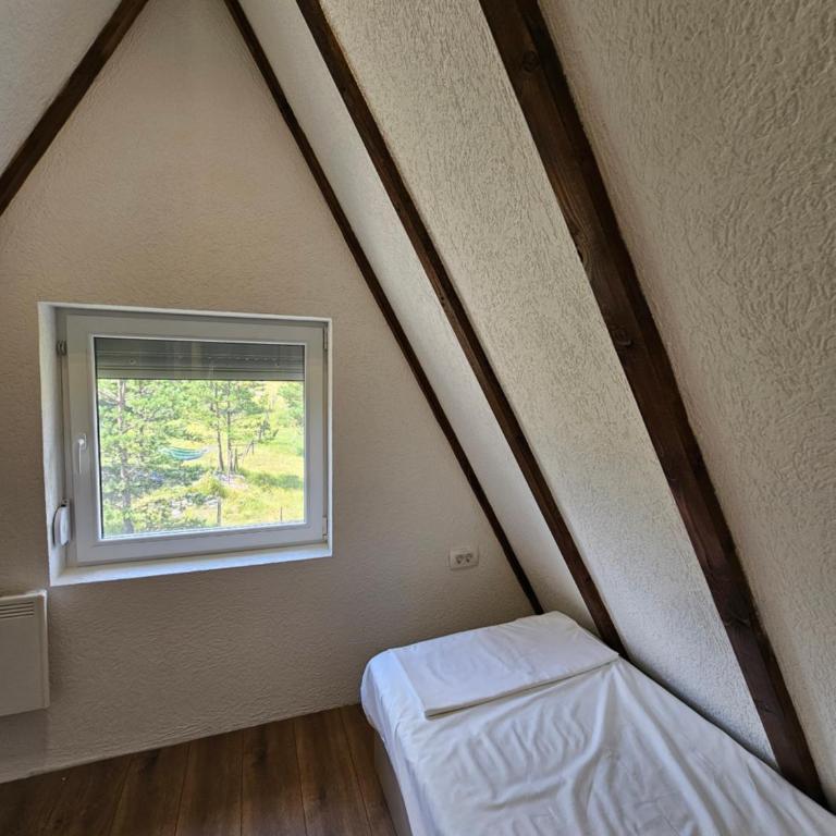 Mountain Oasis - Vacation Home - 7