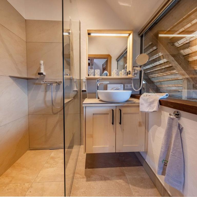 Schloss Saalhof- Schlossflair, Wellnessauszeit, Bauernhofleben, Familienzeit im historischen Apartment zentral zwischen Zell am See und Saalbach-Hinterglemm - Penthouse-Apartment - 4