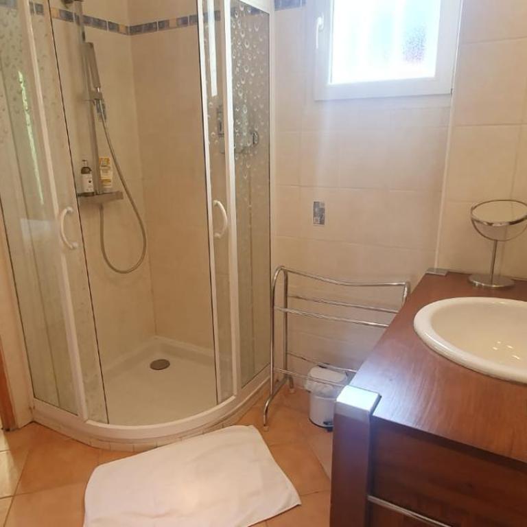 Chambre Studette indépendante - Chambre Double avec Salle de Bains Privative - 23