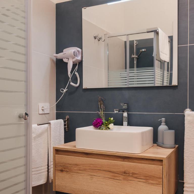 PAX apartment - Camera Matrimoniale con Bagno Privato Esterno - 7