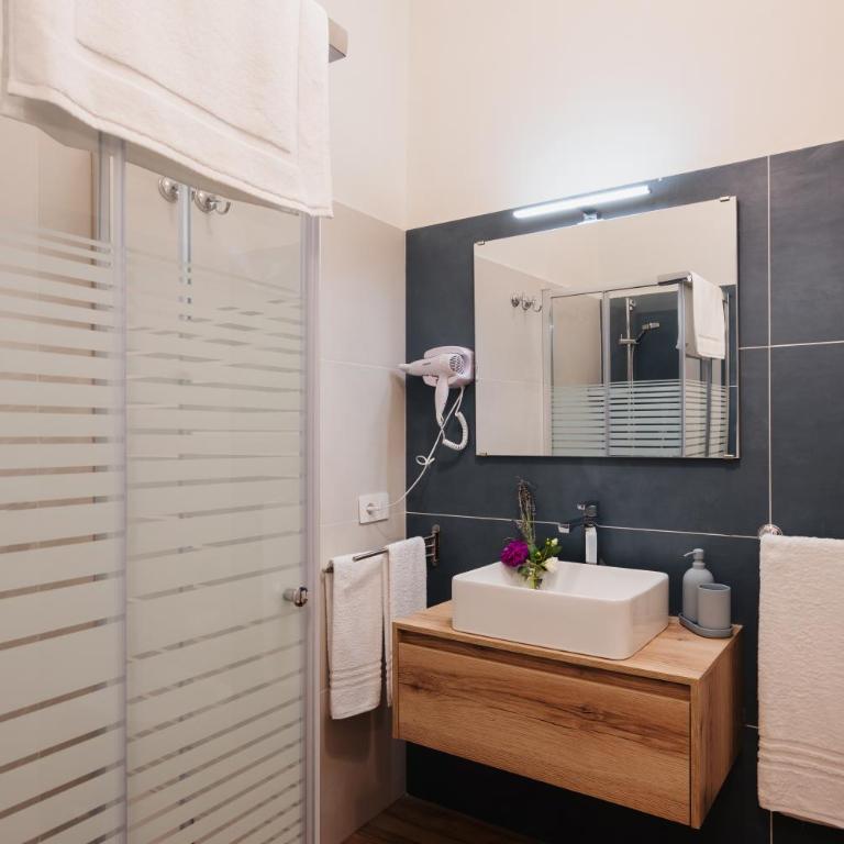 PAX apartment - Camera Matrimoniale con Bagno Privato Esterno - 11